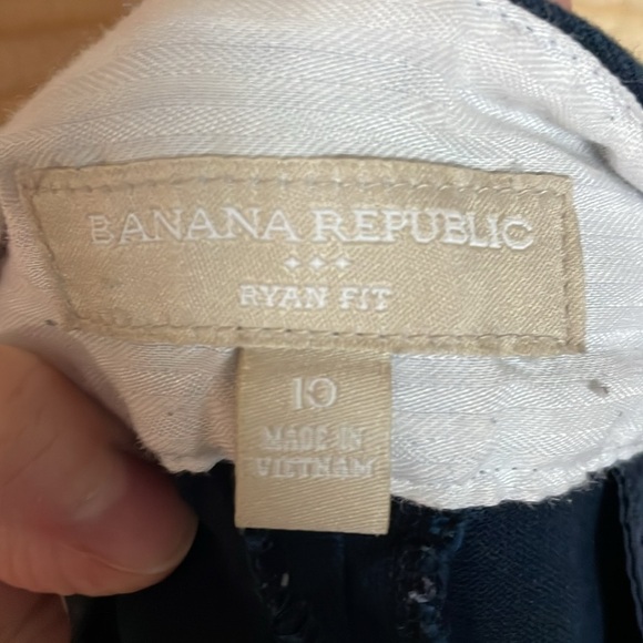 Banana Republic size 10 Ryan Fit Classic Navy Color Mid-rise 3” Inseam Shorts - Picture 8 of 10